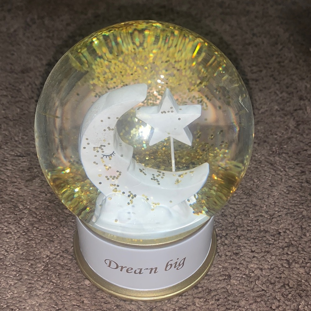 Baby dream big globe